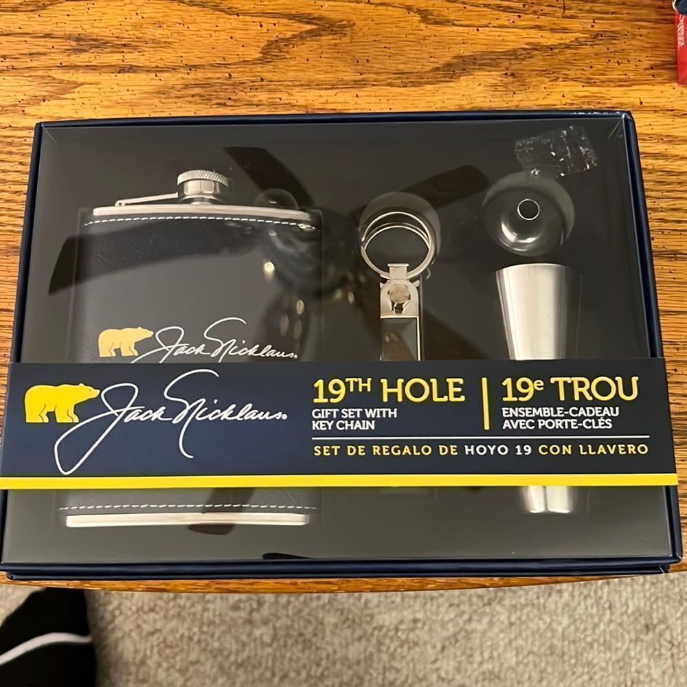 Jack Nicklaus 19th Hole gift set with key chain, new in box